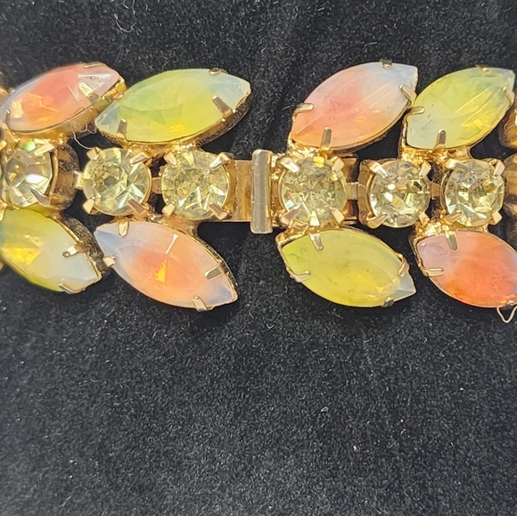 Vintage Kramer Signed Opal Glass Bracelet - Picture 2 of 11